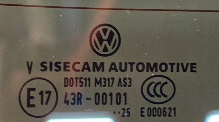 Оригінальна кришка багажника VW ID.Buzz 2025 колір LA7Q 1T3827025