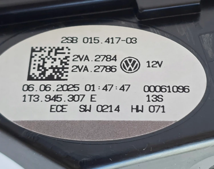 Оригінальна задня світлодіодна фара LED бленда VW ID.Buzz 1T3945307E