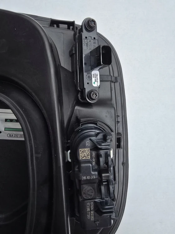 VW ID BUZZ WLEW GNIAZDO ŁADOWANIA KLAPKA LB9A KOMPLET 1T3809857E