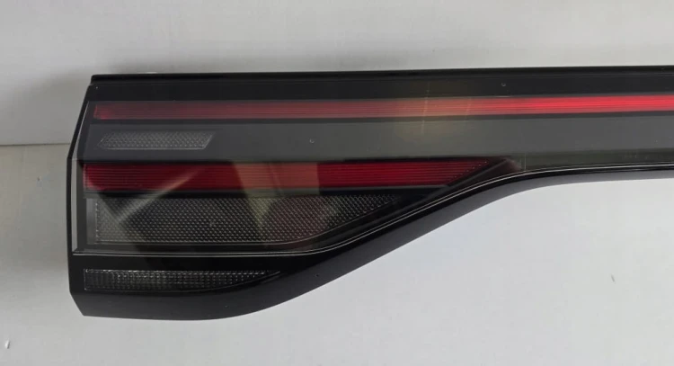VW ID. BUZZ GTX LAMPA LISTWA BLENDA TYŁ W KLAPĘ BAGAŻNIKA 1T3945307E