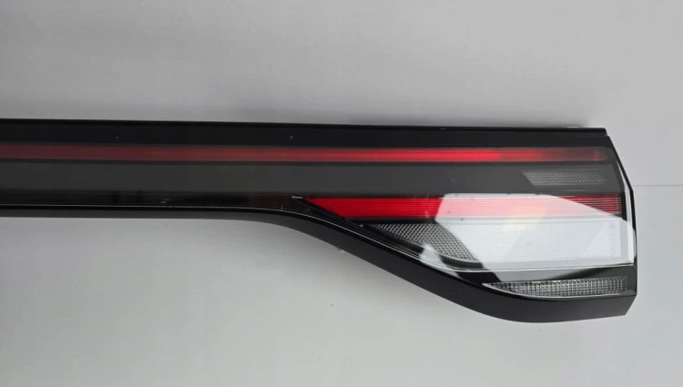 VW ID. BUZZ GTX LAMPA LISTWA BLENDA TYŁ W KLAPĘ BAGAŻNIKA 1T3945307E