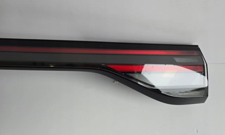VW ID. BUZZ GTX LAMPA LISTWA BLENDA TYŁ W KLAPĘ BAGAŻNIKA 1T3945307E