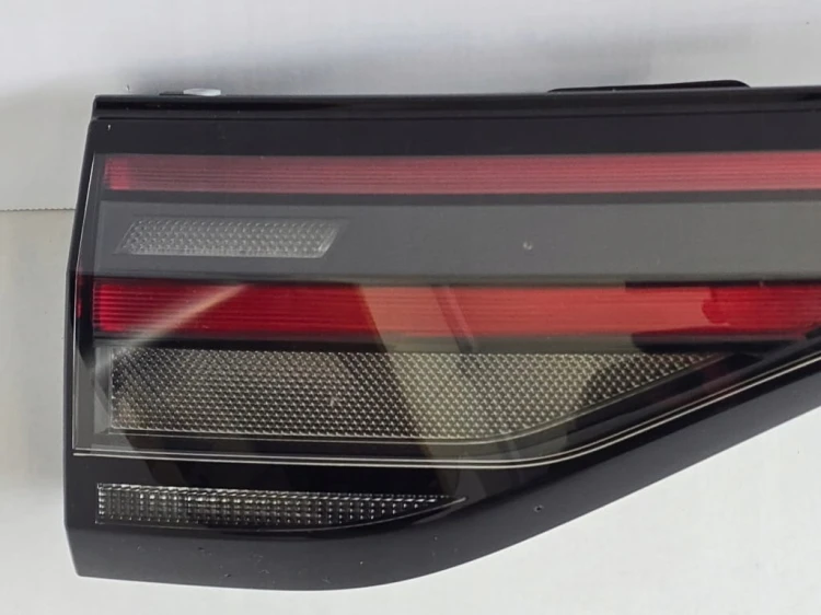 VW ID. BUZZ GTX LAMPA LISTWA BLENDA TYŁ W KLAPĘ BAGAŻNIKA 1T3945307E