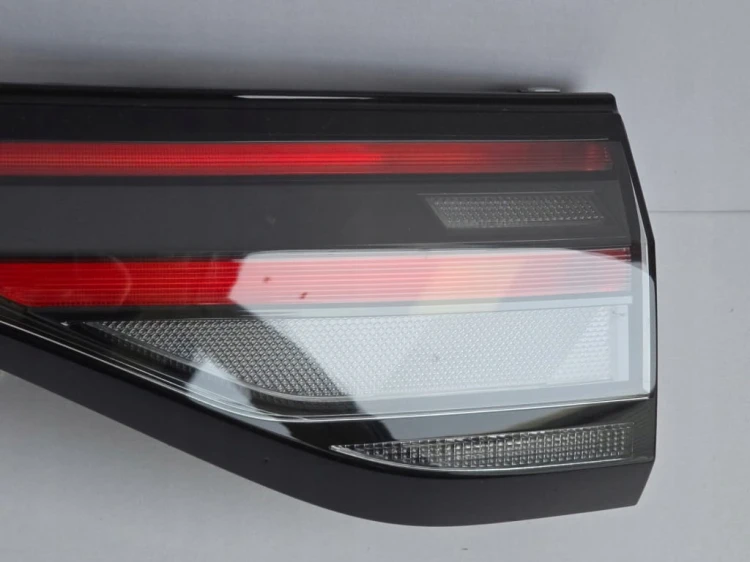 VW ID. BUZZ GTX LAMPA LISTWA BLENDA TYŁ W KLAPĘ BAGAŻNIKA 1T3945307E