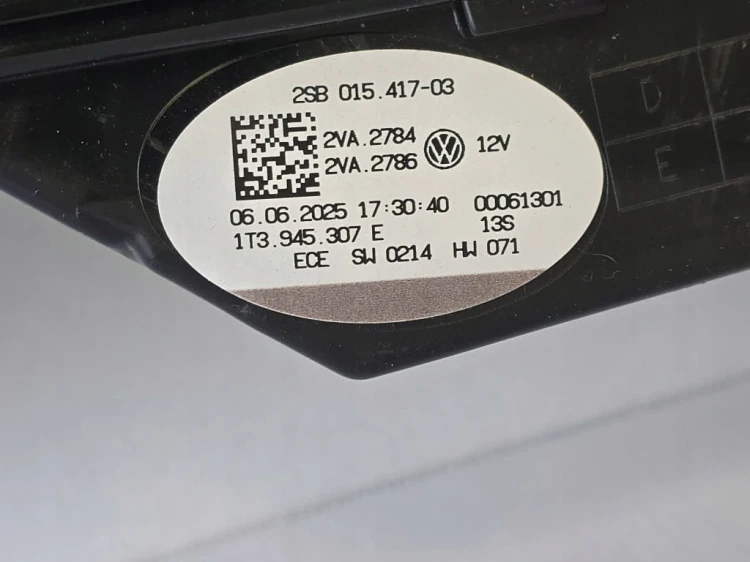 VW ID. BUZZ GTX LAMPA LISTWA BLENDA TYŁ W KLAPĘ BAGAŻNIKA 1T3945307E