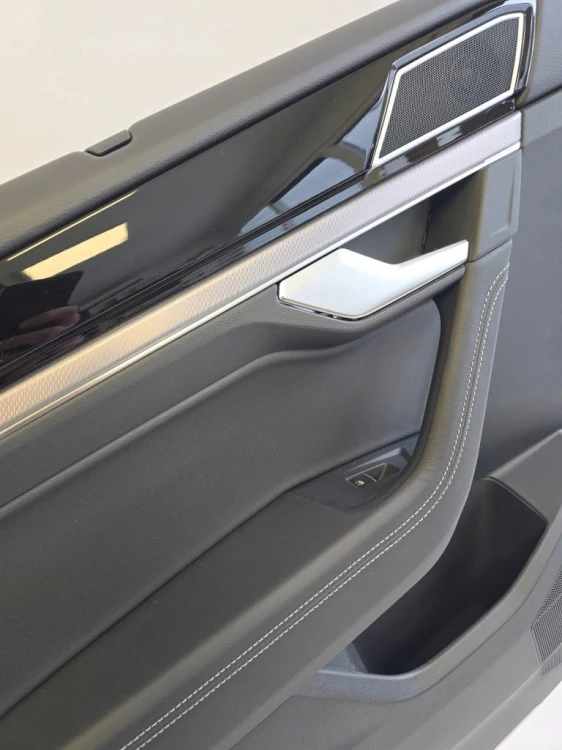 VW TOUAREG III R-LINE TAPICERKA BOCZEK DRZWI LEWY TYŁ 760867211J SKÓRA