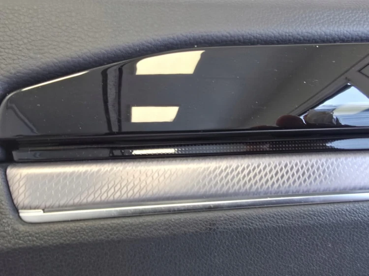 VW TOUAREG III R-LINE TAPICERKA BOCZEK DRZWI LEWY TYŁ 760867211J SKÓRA