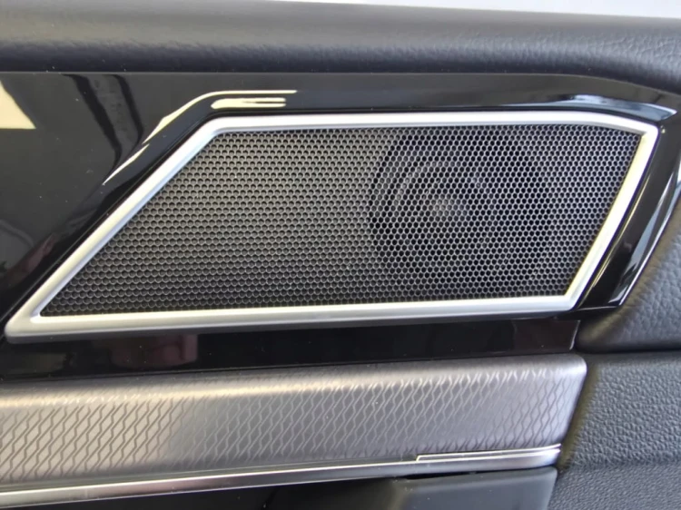 VW TOUAREG III R-LINE TAPICERKA BOCZEK DRZWI LEWY TYŁ 760867211J SKÓRA