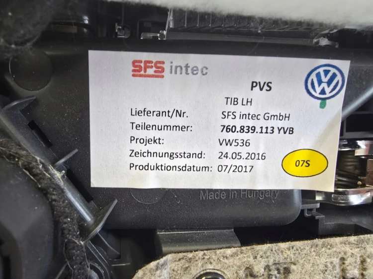 VW TOUAREG III R-LINE TAPICERKA BOCZEK DRZWI LEWY TYŁ 760867211J SKÓRA