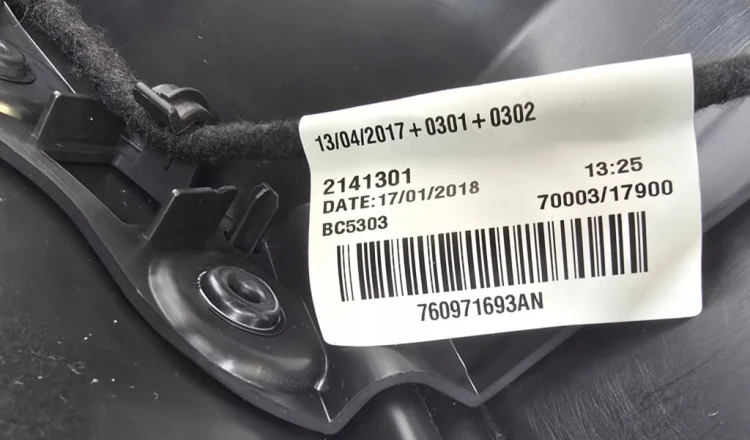 VW TOUAREG III R-LINE TAPICERKA BOCZEK DRZWI LEWY TYŁ 760867211J SKÓRA