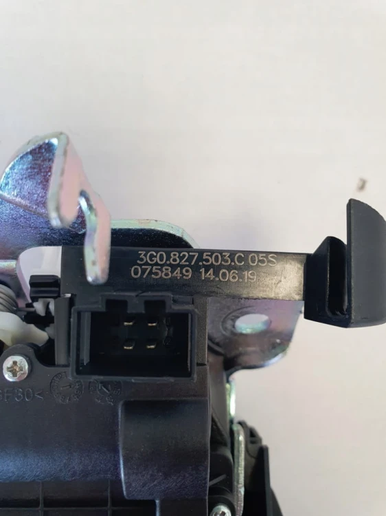 VOLKSWAGEN ZAMEK KLAPY BAGAŻNIKA 3G0827503 C