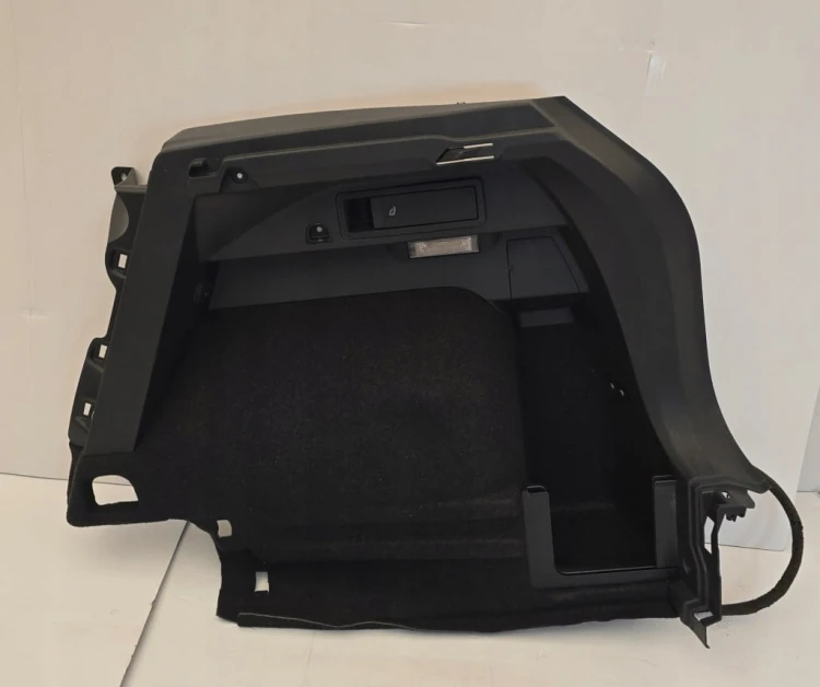 VW TIGUAN PRAWA TAPICERKA BOCZEK BAGAŻNIKA 5NA867428K