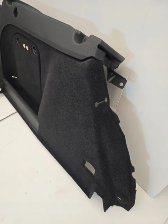 TAPICERKA BOCZEK BAGAŻNIKA LEWY TYŁ VW GOLF VI KOMBI 1K9867427