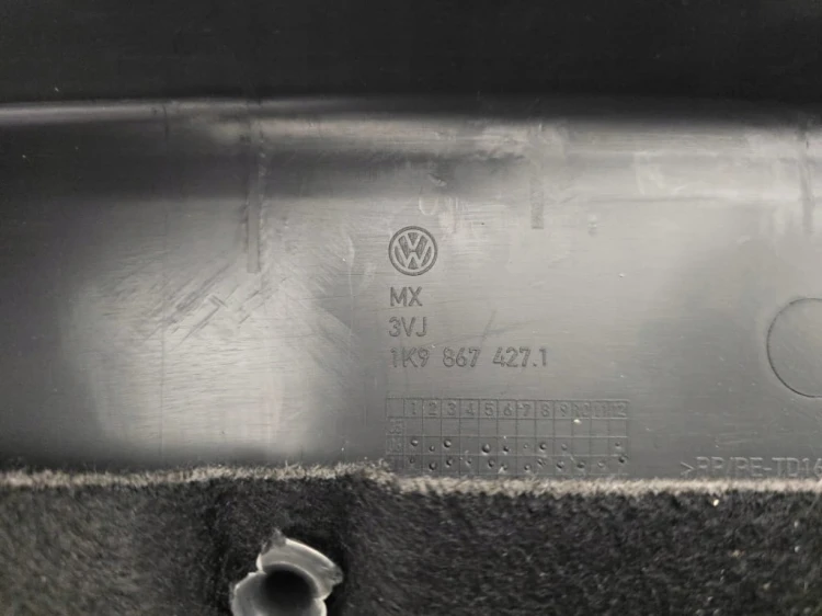 TAPICERKA BOCZEK BAGAŻNIKA LEWY TYŁ VW GOLF VI KOMBI 1K9867427