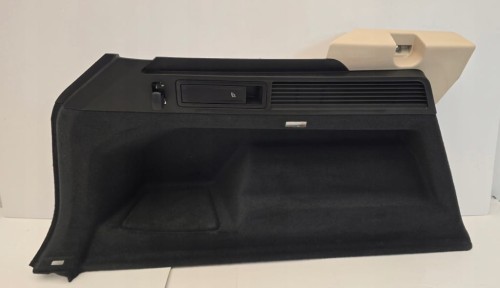 VW TOUAREG III LEWY BOCZEK TAPICERKA BAGAŻNIKA 760867037C KREMOWY PLASTIC