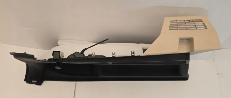 VW TOUAREG III LEWY BOCZEK TAPICERKA BAGAŻNIKA 760867037C KREMOWY PLASTIC
