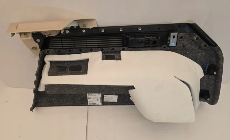 VW TOUAREG III LEWY BOCZEK TAPICERKA BAGAŻNIKA 760867037C KREMOWY PLASTIC