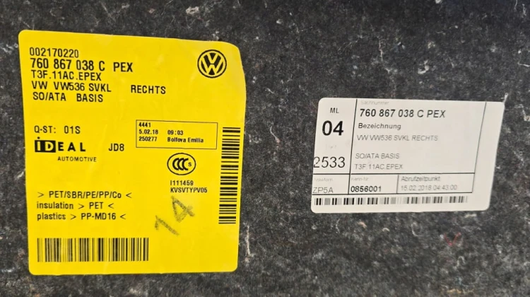 VW TOUAREG III PRAWY BOCZEK TAPICERKA BAGAŻNIKA 760867038C KREMOWY PLASTIC