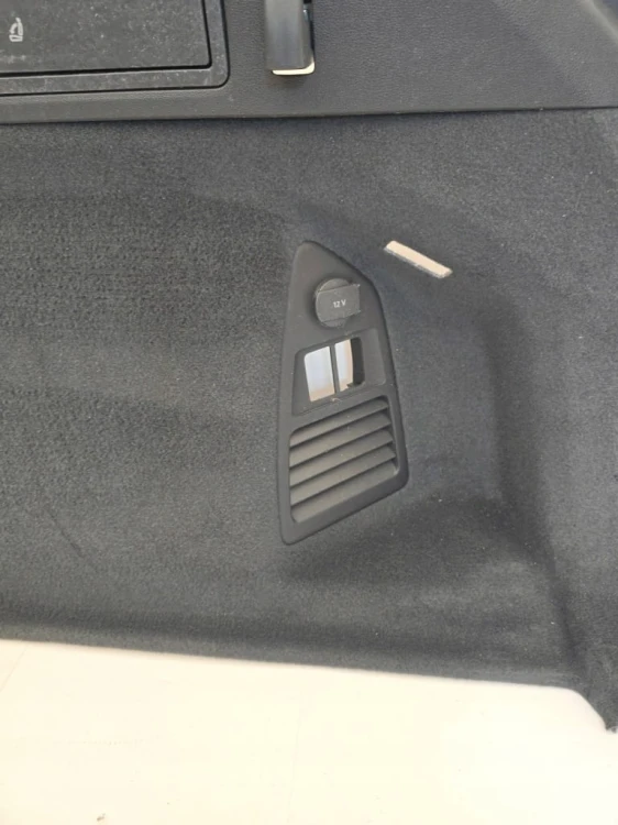 VW TOUAREG III PRAWY BOCZEK TAPICERKA BAGAŻNIKA 760867038C SZARY PLASTIC