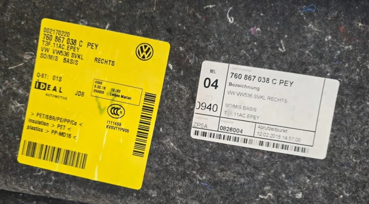 VW TOUAREG III PRAWY BOCZEK TAPICERKA BAGAŻNIKA 760867038C SZARY PLASTIC