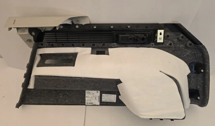 VW TOUAREG III LEWY BOCZEK TAPICERKA BAGAŻNIKA 760867037C SZARY PLASTIC