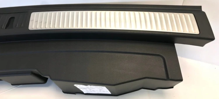 VW TOUAREG III 3 OSŁONA PROGU TYLNY PAS BAGAŻNIKA 760863459C