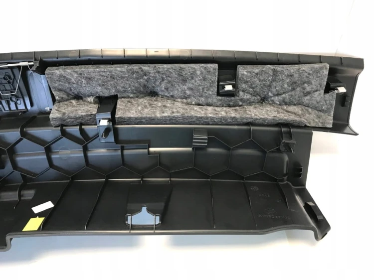 VW TOUAREG III 3 OSŁONA PROGU TYLNY PAS BAGAŻNIKA 760863459C