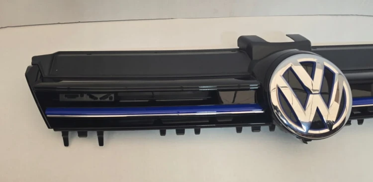 GRILL ATRAPA CHŁODNICY GNIAZDO ŁADOWANIA VW GOLF 7 VII GTE LIFT 5GE853653D