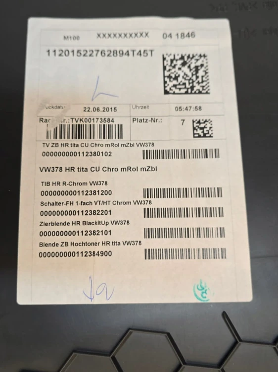 TOURAN TAPICERKA BOCZEK PRAWY TYŁ MATERIAŁ CZARNA SONAVOX ROLETA 5TA867212