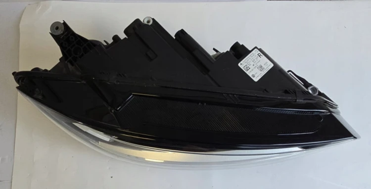 VW TOURAN LAMPA PRAWA PRZEDNIA 5TB941006A WERSJA EU