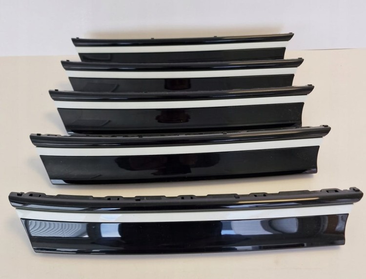 ID.4 LISTWA GRILL PRAWY PRZÓD 11A853720