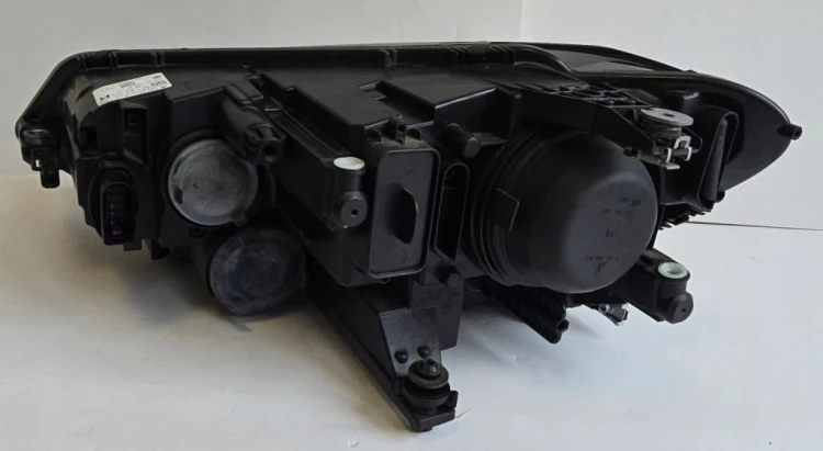 VW TOURAN LAMPA PRAWA PRZEDNIA 5TB941006A WERSJA EU