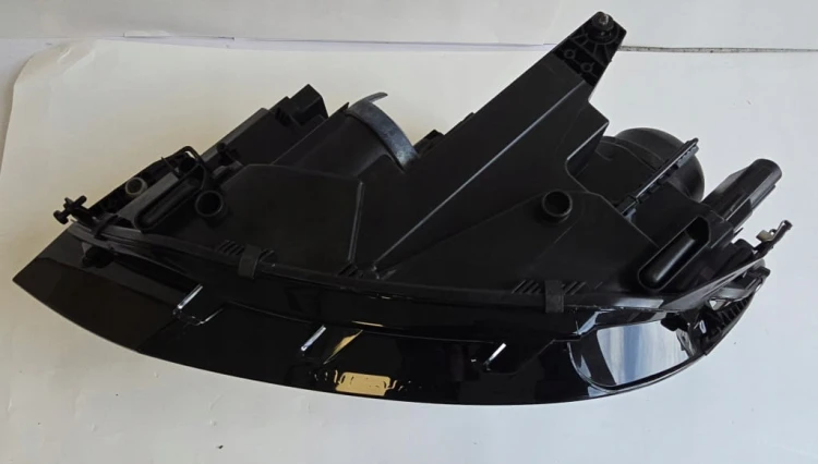 VW TOURAN LAMPA PRAWA PRZEDNIA 5TB941006A WERSJA EU