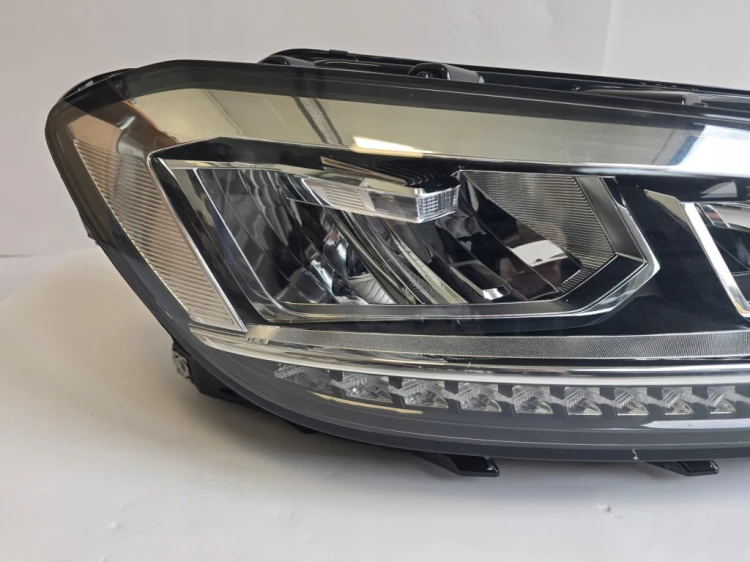 VW TOURAN LAMPA PRAWA PRZÓD FULL LED 5TC941036C UK ANGLIK