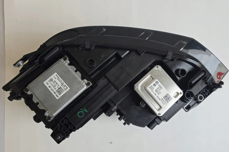 VW TOURAN LAMPA PRAWA PRZÓD FULL LED 5TC941036C UK ANGLIK