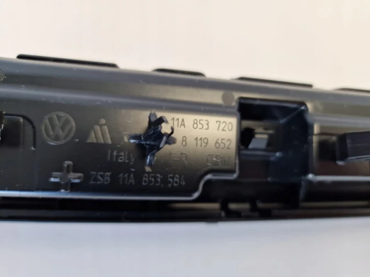ID.4 LISTWA GRILL PRAWY PRZÓD 11A853720