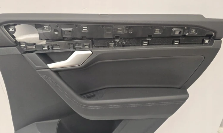 TOUAREG III R-LINE TAPICERKA BOCZEK DRZWI PRAWY TYŁ 760867212 CZARNA NITKA
