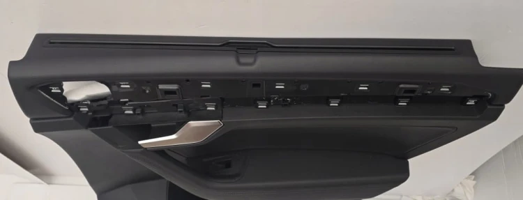 TOUAREG III R-LINE TAPICERKA BOCZEK DRZWI PRAWY TYŁ 760867212 CZARNA NITKA