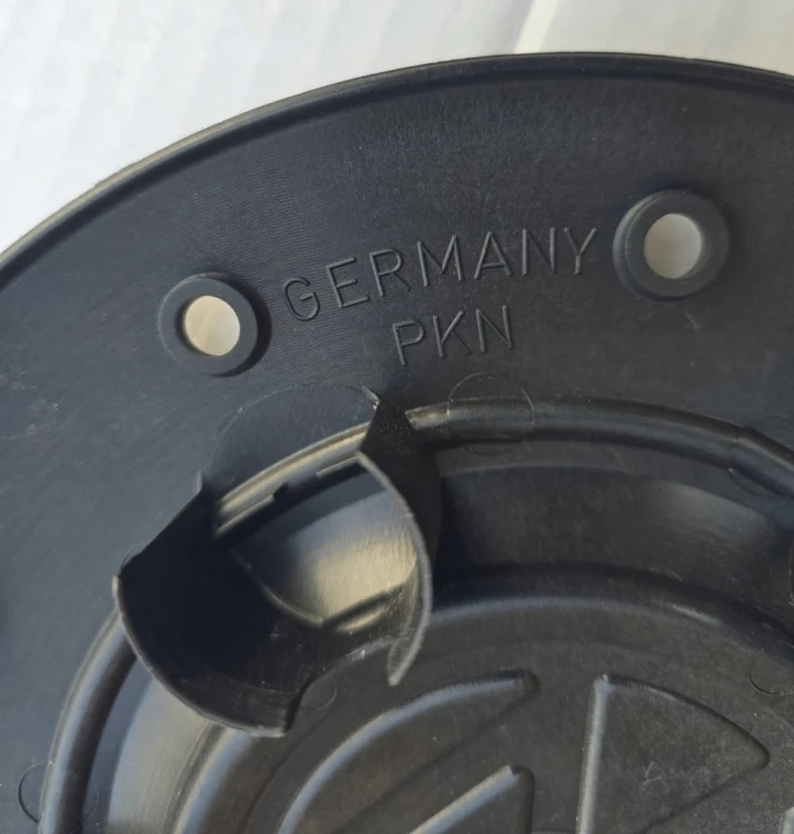 Dekielek Volkswagen OE 207 mm 7H0601151C