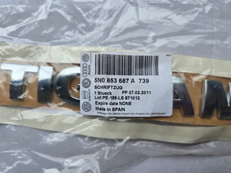 NOWY VW TIGUAN CHROMOWY ZNAK NA KLAPIE BAGAŻNIKA 5N0853687A739