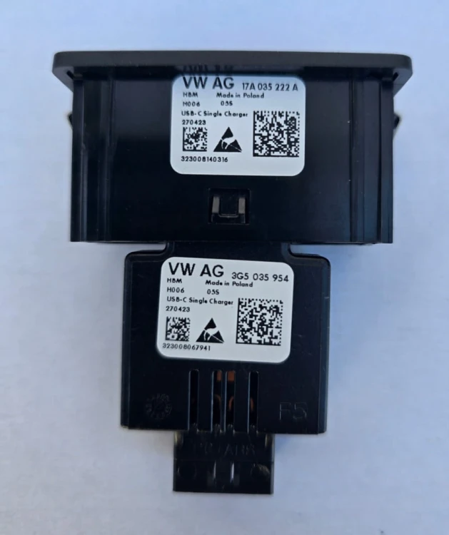 VW T7 MULTIVAN DRZWI PRZESUWNE Gniazdo USB 17A035222A 3G5035954
