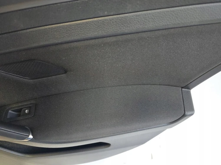 TAPICERKA BOCZEK DRZWI PRAWY TYŁ COMFORTLINE VW GOLF VII 7 5G6867212FT