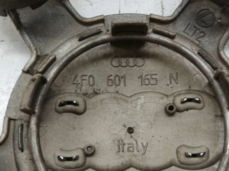 DEKIELKI KAPSLE DEKLE PAJĄKI DO FELG Z AUDI 4F0601165N 4SZT.