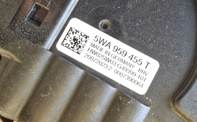 TRANSPORTER MULTIVAN T7 PAS PRZEDNI WZMOCNIENIE 7T0805588A CHŁODNICE