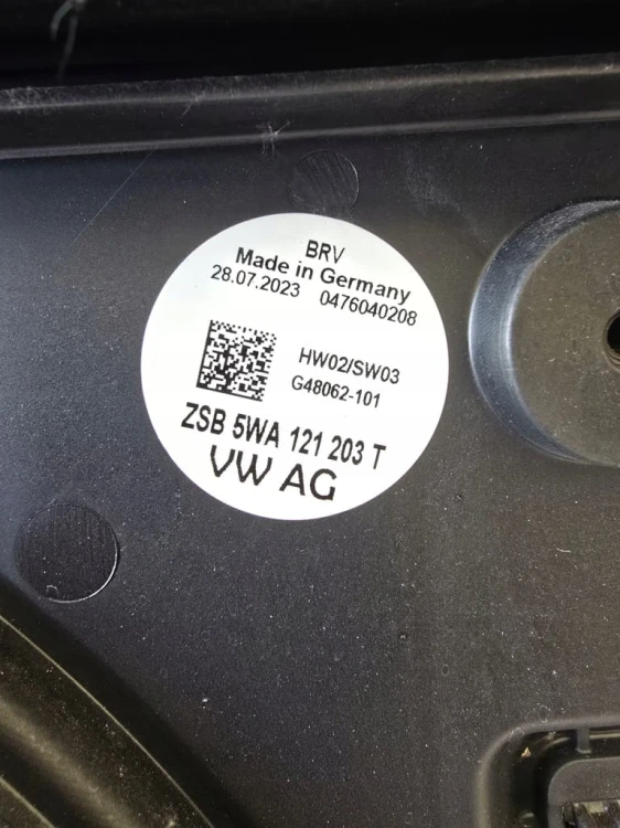 TRANSPORTER MULTIVAN T7 PAS PRZEDNI WZMOCNIENIE 7T0805588A CHŁODNICE