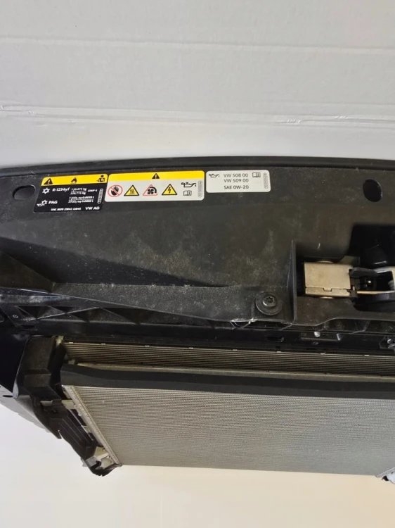 TRANSPORTER MULTIVAN T7 PAS PRZEDNI WZMOCNIENIE 7T0805588A CHŁODNICE