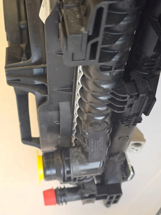 TRANSPORTER MULTIVAN T7 PAS PRZEDNI WZMOCNIENIE 7T0805588A CHŁODNICE
