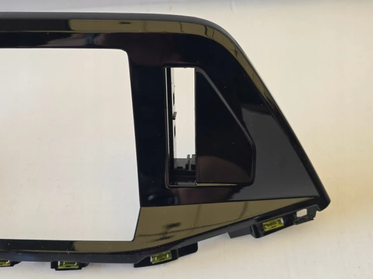 DEKOR KONSOLI RADIA NAWIGACJI EKRANU VW T7 MULTIVAN TRANSPORTER 7T1857747D