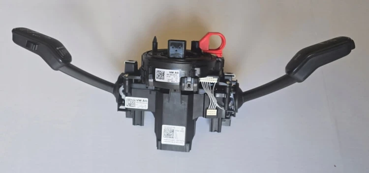 PRZEŁĄCZNIK ŚWIATEŁ WYCIERACZEK TAŚMA VOLKSWAGEN 5Q1953502BA