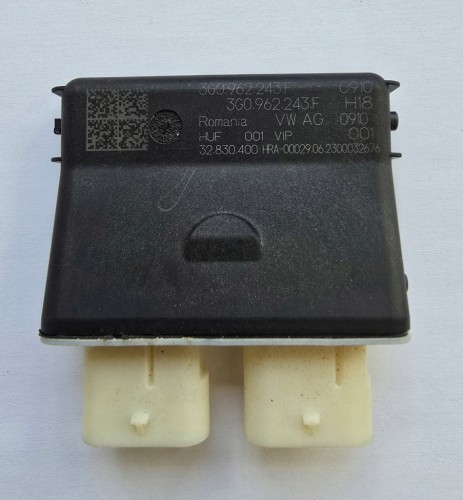 ORYGINALNE VAG OE 3G0962243F STEROWNIK OTWIERANIA POKRYWY TYLNEJ
